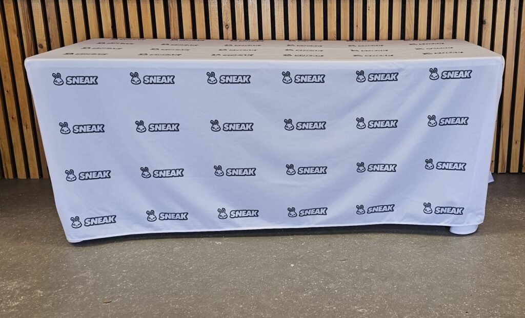 SNEAK-tablecloth