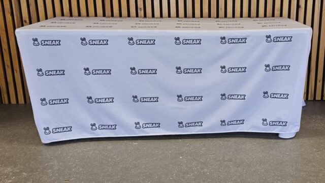 SNEAK-tablecloth