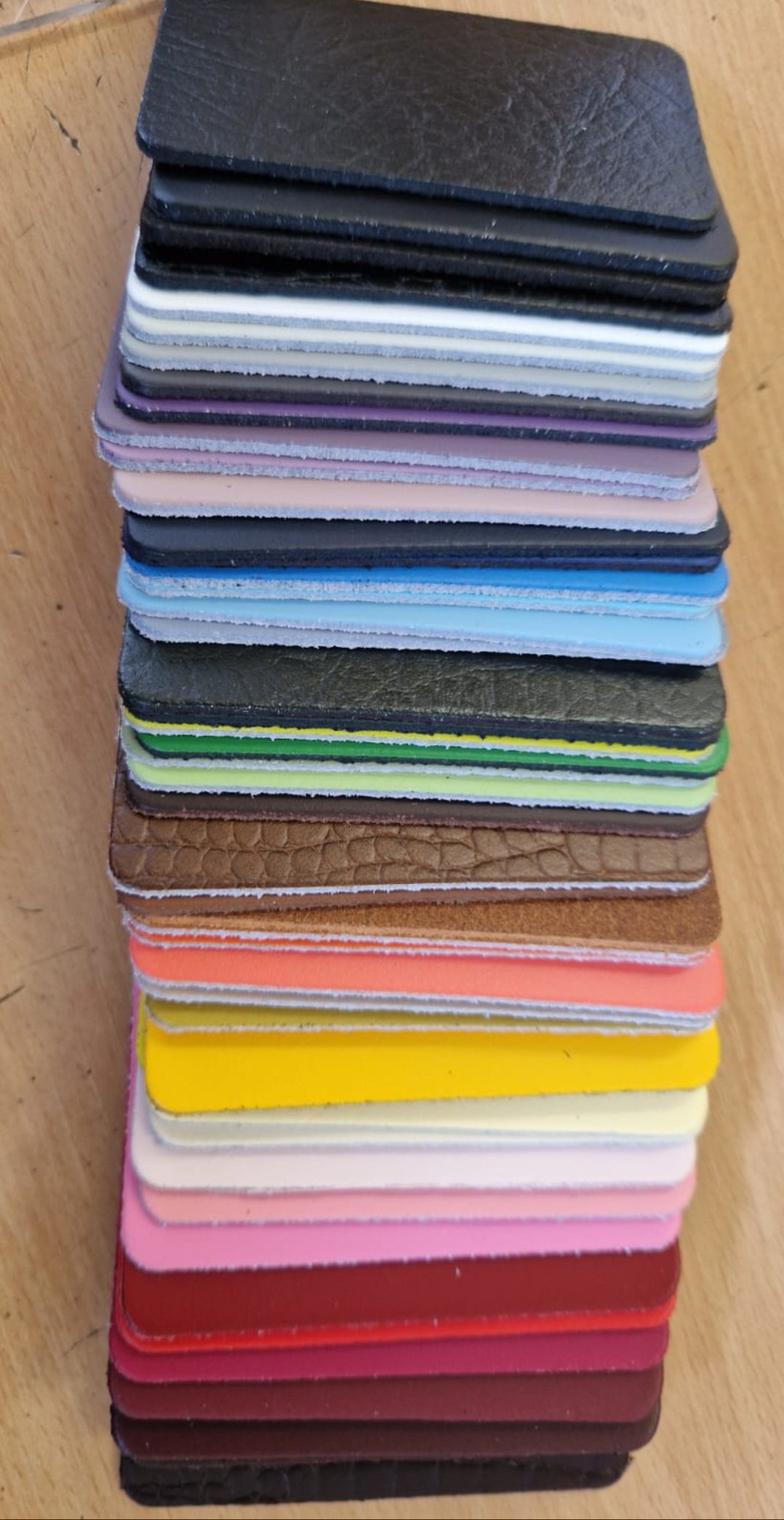 leather-samples-zatchels-1