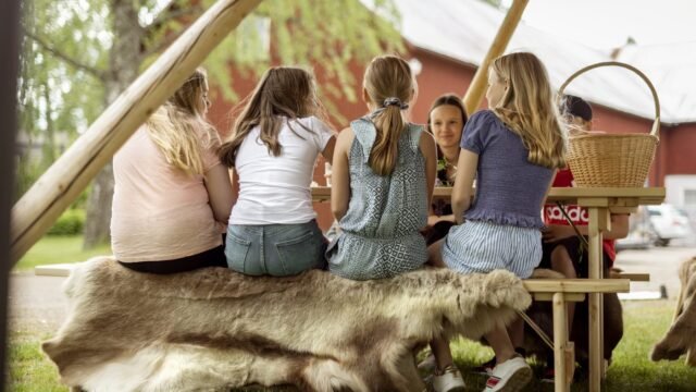 nimbus-16-children-bench
