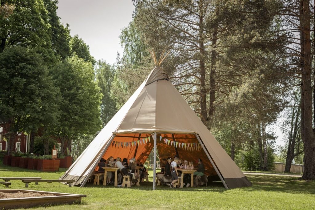 tipi-woodland-children-bunting